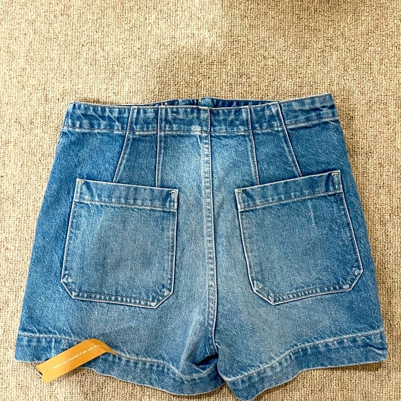 New with tags , Reformation Eloise Jean Shorts size 27 (4). Amazing fit. - Picture 2 of 4
